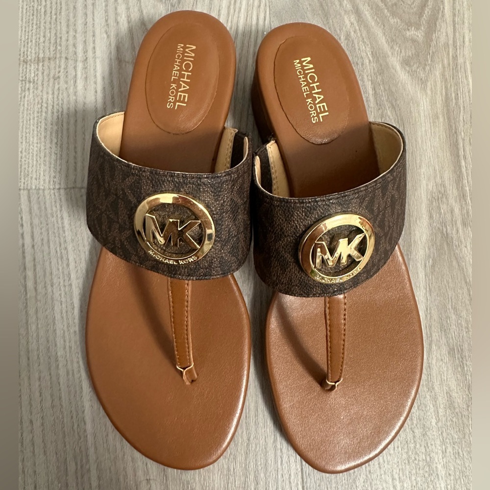 MICHAEL Michael Kors Thong Slippers Size 8